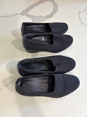 Ecco Black Slip-On Ballet Flats.